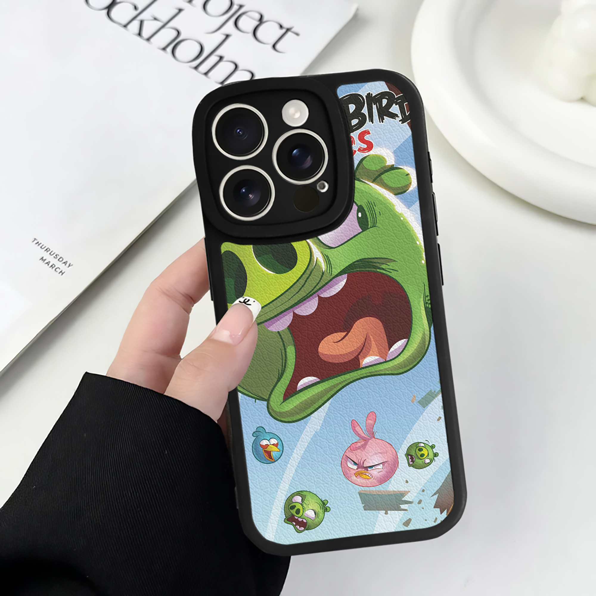 （画像用） Angry Birds アングリーバード 【iPhone 16シリーズ対応】シリコンスマホケース（レザー調） 材質：シリコン
